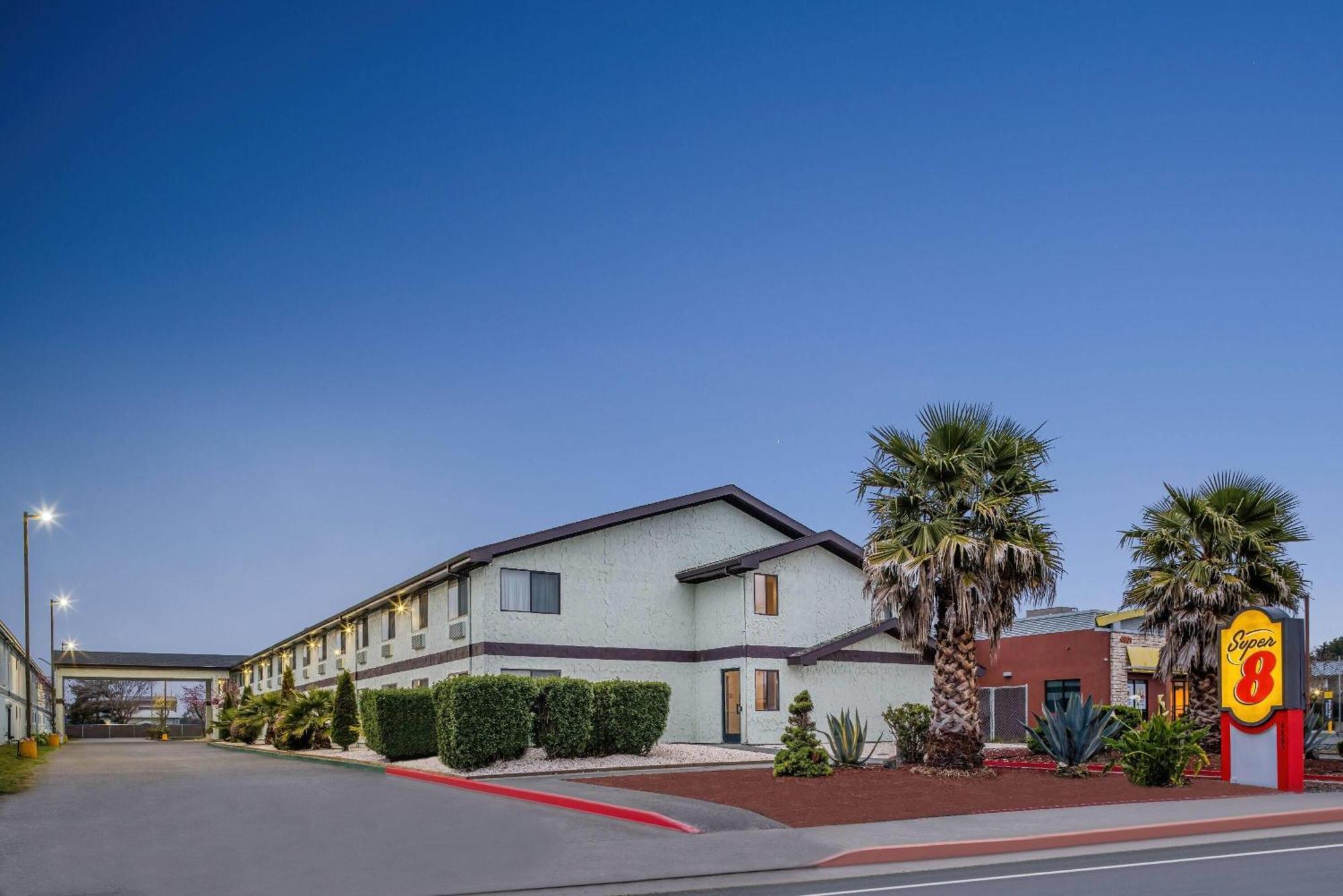 Hotel Super 8 By Wyndham Arcata Exterior foto